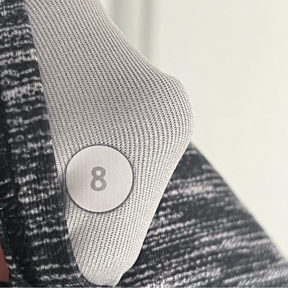 Lululemon Pace Perfect Crop 17" Air Time White Black Size 8 High Rise Run Pocket - Picture 10 of 10